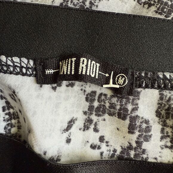 Victoria's Secret PINK Satin Skirt Snake Skin Color Size M - Picture 9 of 10